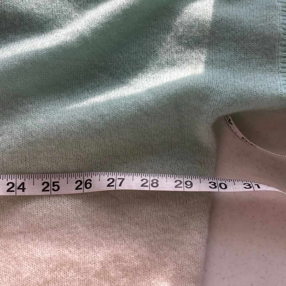 C by Bloomingdale's Ombre V-Neck 100% 2 ply Cashmere Sweater - Mint, Cream, Navy - Picture 6 of 7